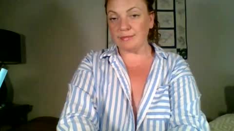 Snapshot of caitieluvs chatting on 06/08/26, 02:12 caitieluvs online show from 06/08/26, 02:12