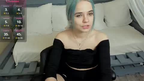 Snapshot of caitlin_crazy chatting on 06/20/26, 10:29 Gina online show from 06/20/26, 10:29