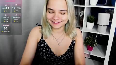 Snapshot of caitlin_crazy chatting on 07/23/26, 10:24 Gina online show from 07/23/26, 10:24