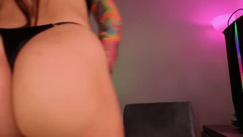         MON - FRI 7  pm - 12 am  online show from 04/19/26, 11:18