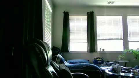Snapshot of caligrown1154 chatting on 06/13/26, 03:43 caligrown1154 online show from 06/13/26, 03:43
