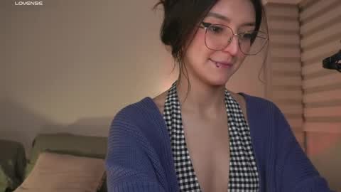 Snapshot of call_me_rosie chatting on 05/09/26, 01:44 online show from 05/09/26, 01:44