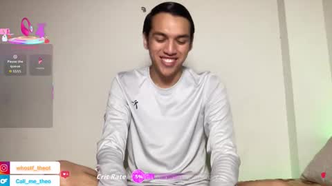 Snapshot of call_me_theo chatting on 10/08/25, 12:25 Mateo online show from 10/08/25, 12:25