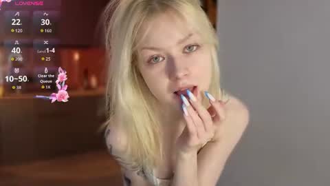 Snapshot of callista_a chatting on 06/16/26, 02:36 Robin online show from 06/16/26, 02:36