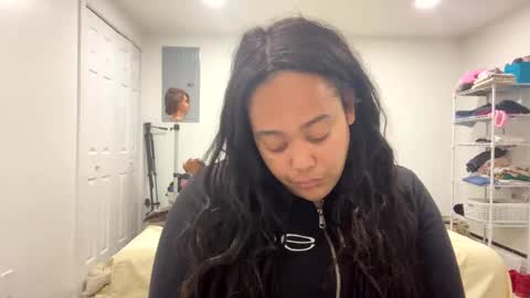 Snapshot of cals9x chatting on 02/17/25, 02:31 camzxoxox online show from 02/17/25, 02:31