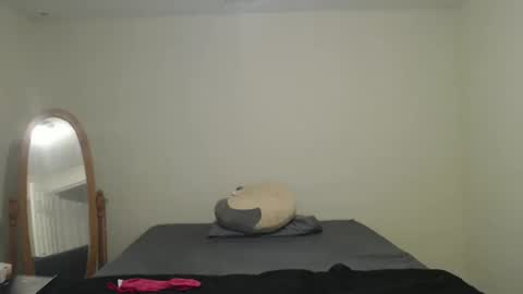 Snapshot of cals9x chatting on 10/18/25, 11:27 camzxoxox online show from 10/18/25, 11:27