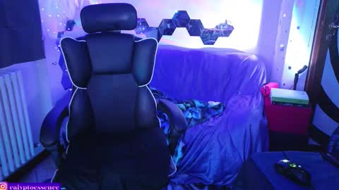 Snapshot of calyptoessence chatting on 09/16/25, 09:27 Calypto Essence online show from 09/16/25, 09:27