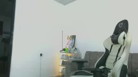 Snapshot of cam_xman chatting on 05/26/26, 06:53 cam_xman online show from 05/26/26, 06:53