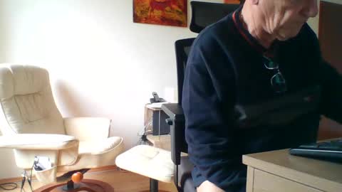 camcologne online show from 01/15/25, 10:27