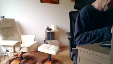 camcologne online show from 10/31/25, 10:16