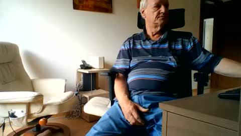 Snapshot of camcologne chatting on 06/05/26, 11:16 camcologne online show from 06/05/26, 11:16