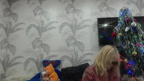 CamDiva1 online show from 01/24/25, 10:32