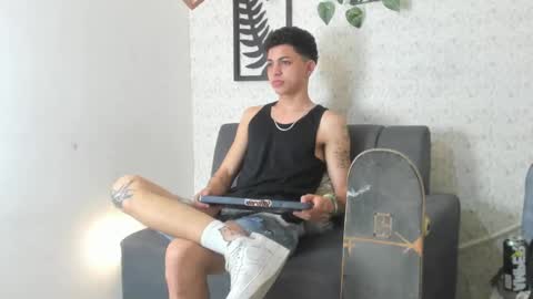 Snapshot of cameron_lux4 chatting on 10/24/25, 01:40 CAMERON online show from 10/24/25, 01:40