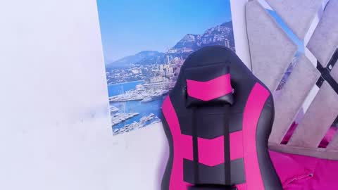 Snapshot of cameron_lux4 chatting on 11/21/25, 01:21 CAMERON online show from 11/21/25, 01:21