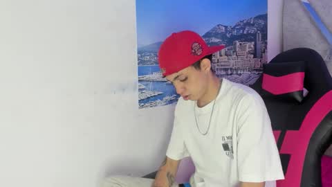 Snapshot of cameron_lux4 chatting on 11/22/25, 12:48 CAMERON online show from 11/22/25, 12:48