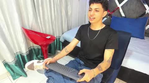 Snapshot of cameron_lux4 chatting on 01/06/26, 12:53 CAMERON online show from 01/06/26, 12:53