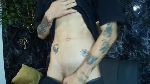 Snapshot of cameron_lux4 chatting on 01/11/26, 04:50 CAMERON online show from 01/11/26, 04:50