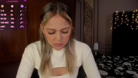 Snapshot of cami_hunter chatting on 12/22/24, 02:27   online show from 12/22/24, 02:27