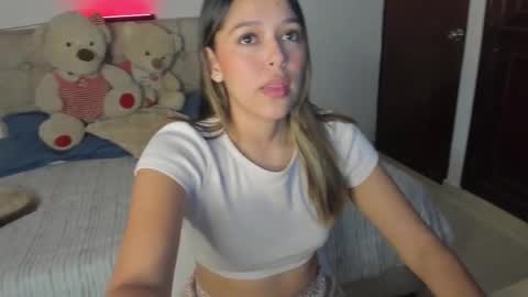 Snapshot of cami_hunter chatting on 09/15/25, 05:13   online show from 09/15/25, 05:13