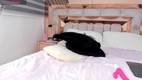 Snapshot of cami_lovers1 chatting on 01/15/25, 12:51 camii online show from 01/15/25, 12:51