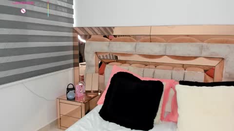 Snapshot of cami_lovers1 chatting on 12/21/25, 09:33 camii online show from 12/21/25, 09:33