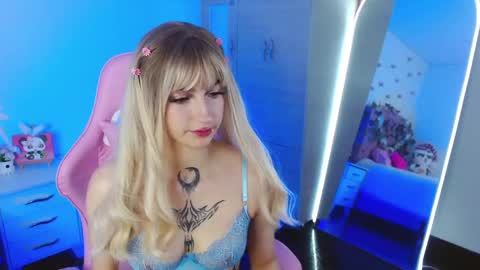 Snapshot of cami_mila99 chatting on 12/15/24, 04:07 CAMI  online show from 12/15/24, 04:07