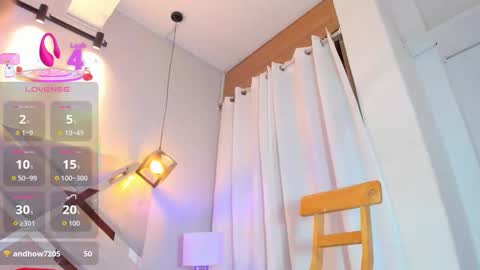 Snapshot of cami_rouxx chatting on 10/28/25, 06:43 cami_rouxx online show from 10/28/25, 06:43