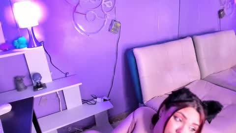 Camila Osorio online show from 11/19/25, 07:36