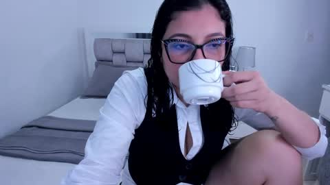 Snapshot of camila_buitrago chatting on 04/30/26, 10:47 Camila buitrago online show from 04/30/26, 10:47