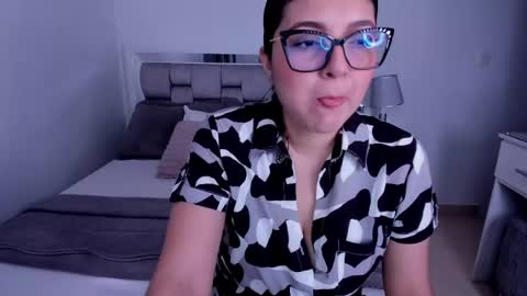 Snapshot of camila_buitrago chatting on 05/16/26, 10:52 Camila buitrago online show from 05/16/26, 10:52