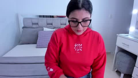 Snapshot of camila_buitrago chatting on 06/04/26, 12:27 Camila buitrago online show from 06/04/26, 12:27