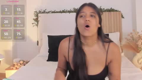 camila_bustamante_ online show from 01/14/26, 03:39