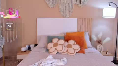 camila_bustamante_ online show from 05/05/26, 03:09