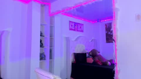  s online show from 11/03/25, 06:58