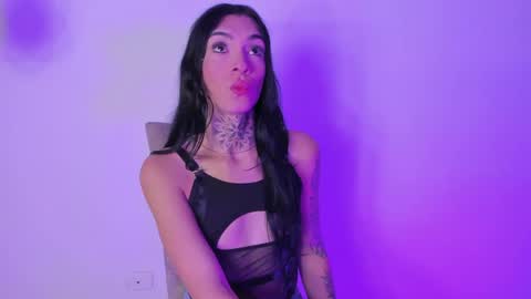 Snapshot of camila_coxx chatting on 06/06/26, 03:44 s online show from 06/06/26, 03:44