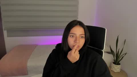 Snapshot of camila_ec2 chatting on 03/04/26, 08:15 C A M I online show from 03/04/26, 08:15