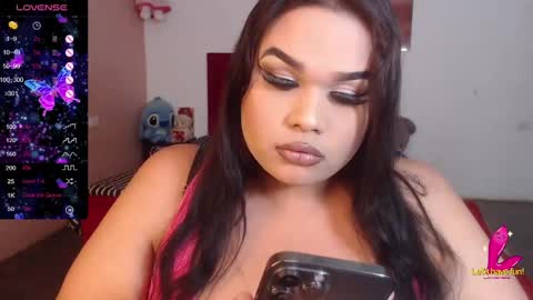 Snapshot of camila_fuenmayor chatting on 02/04/25, 03:00 online show from 02/04/25, 03:00