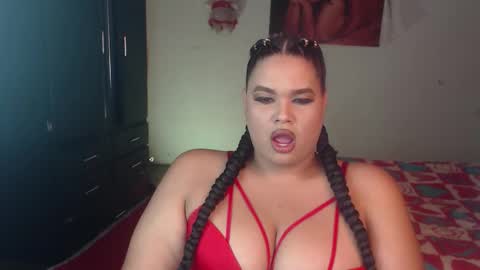 Snapshot of camila_fuenmayor chatting on 10/16/25, 04:35 online show from 10/16/25, 04:35