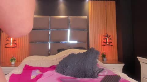 camila_martinez9 online show from 01/21/25, 02:37