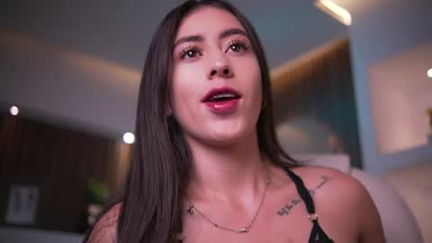 camila_martinez9 online show from 10/10/25, 11:31