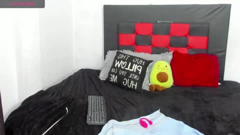 Snapshot of camila_valenciia_ chatting on 06/21/26, 12:35 Camila online show from 06/21/26, 12:35