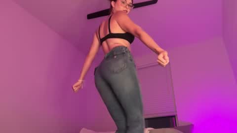 Camila online show from 10/08/25, 12:19