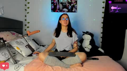 Snapshot of camilaalee chatting on 03/04/25, 01:12 CAMILAA LEE  online show from 03/04/25, 01:12