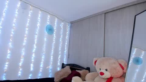 Snapshot of camilaandrade_ chatting on 09/23/25, 11:24 Cami online show from 09/23/25, 11:24