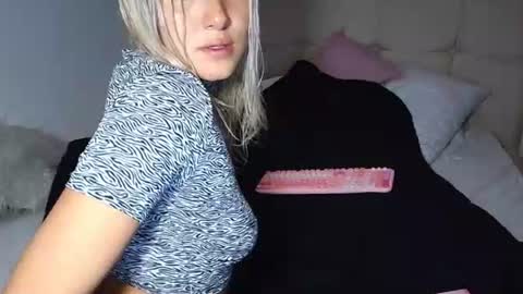 Snapshot of camilamarsh chatting on 06/17/26, 02:51 camilamarsh online show from 06/17/26, 02:51