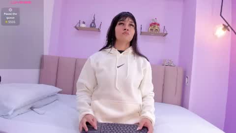 Snapshot of camilascoth chatting on 07/12/26, 12:18 camila online show from 07/12/26, 12:18