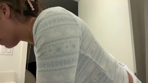 Snapshot of camiliakxoxo chatting on 11/10/25, 01:48 camiliakxoxo online show from 11/10/25, 01:48