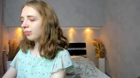 Camilla online show from 09/25/25, 12:36