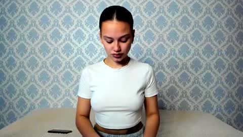 Snapshot of camilla_williamsss chatting on 10/11/25, 12:47 camilla_williamsss online show from 10/11/25, 12:47