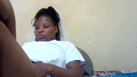 Snapshot of camillah_sweet chatting on 06/20/26, 08:28 camillah_sweet online show from 06/20/26, 08:28